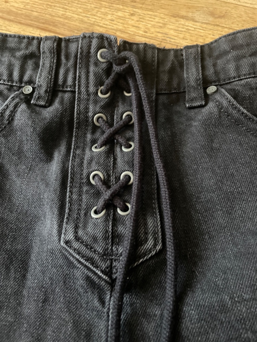 Short shorts - Picture 2 of 11